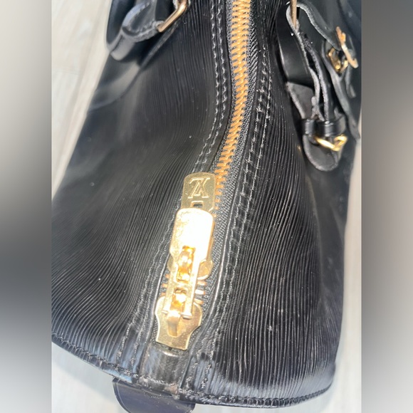 Louis Vuitton Epi Leather Keep-All - Picture 9 of 15